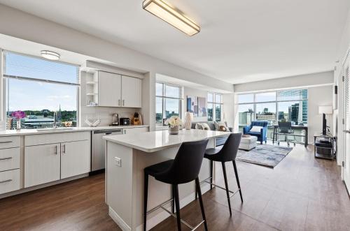 Luxury Apt Center of Downtown - SUM-1004 in Stamford, USA