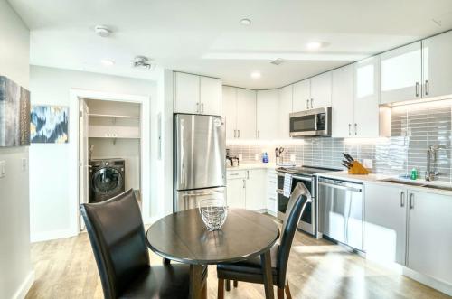 Gorgeous Apt Downtown - OC-1410 in Quincy, USA