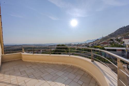 Amazing villa with breathtaking view & heated pool Amazing villa with breathtaking view & heated pool
