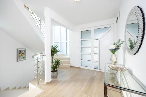 Amazing villa with breathtaking view & heated pool Amazing villa with breathtaking view & heated pool