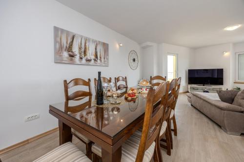 Amazing villa with breathtaking view & heated pool Amazing villa with breathtaking view & heated pool