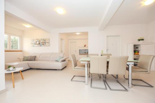 Amazing villa with breathtaking view & heated pool Amazing villa with breathtaking view & heated pool