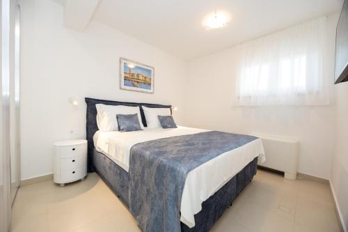 Amazing villa with breathtaking view & heated pool Amazing villa with breathtaking view & heated pool