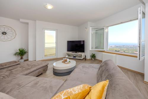 Amazing villa with breathtaking view & heated pool Amazing villa with breathtaking view & heated pool