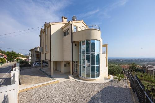 Amazing villa with breathtaking view & heated pool Amazing villa with breathtaking view & heated pool
