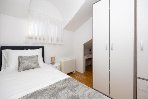 Amazing villa with breathtaking view & heated pool Amazing villa with breathtaking view & heated pool