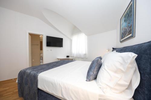 Amazing villa with breathtaking view & heated pool Amazing villa with breathtaking view & heated pool