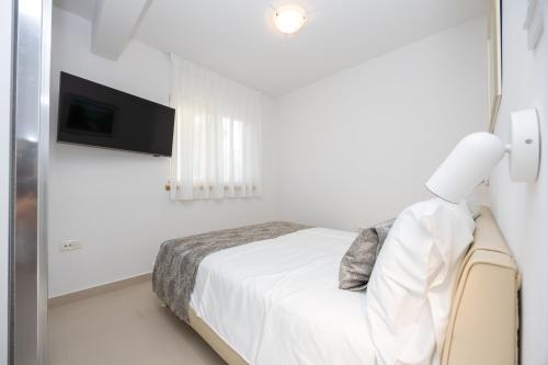 Amazing villa with breathtaking view & heated pool Amazing villa with breathtaking view & heated pool