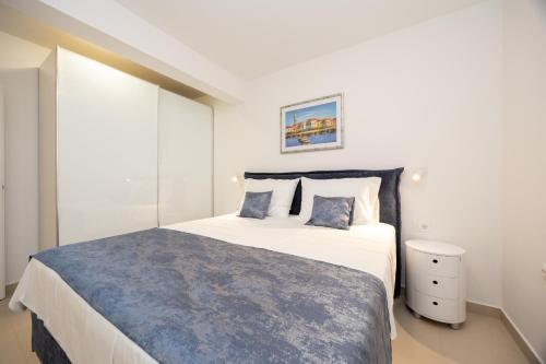 Amazing villa with breathtaking view & heated pool Amazing villa with breathtaking view & heated pool