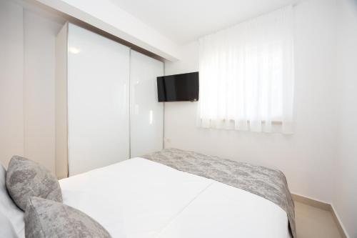 Amazing villa with breathtaking view & heated pool Amazing villa with breathtaking view & heated pool