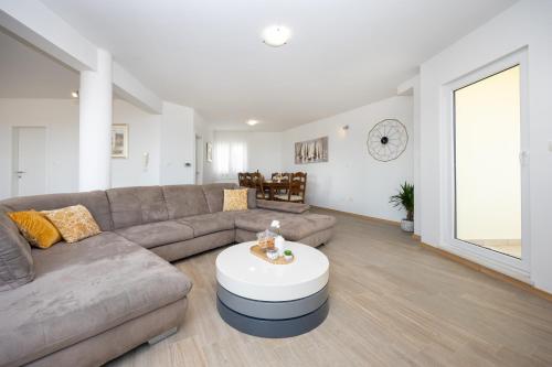 Amazing villa with breathtaking view & heated pool Amazing villa with breathtaking view & heated pool