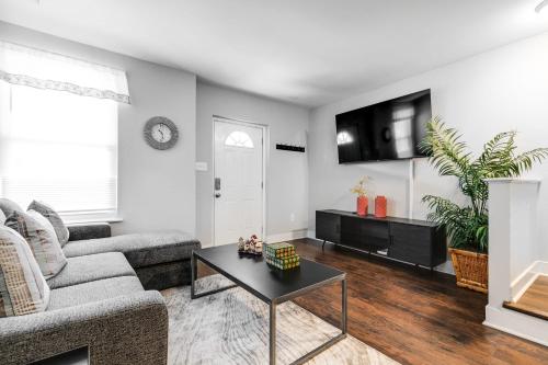 Cozy spacious family home near Carytown fully fenced near Richmond Gyermek Múzeum