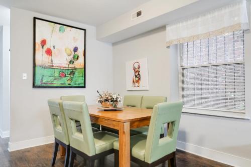 Cozy spacious family home near Carytown fully fenced