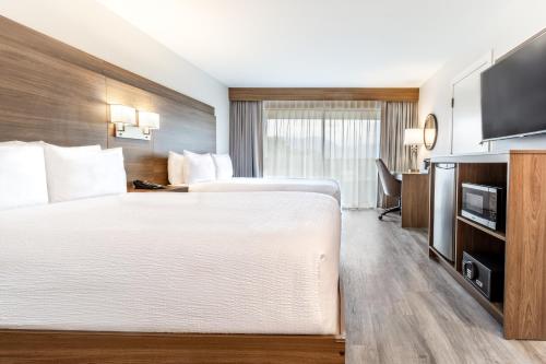 Two Queen Beds room in Atrium Hotel Vancouver