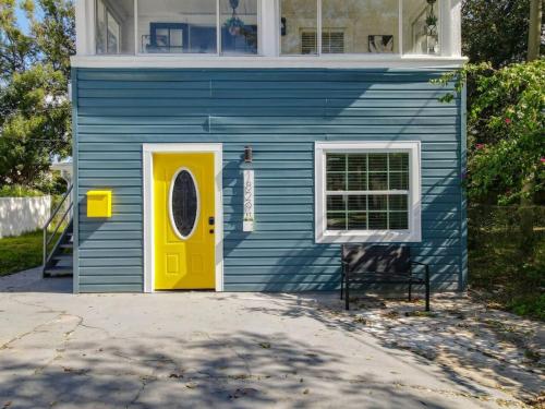 Stunning Black And White 2 Bed Apt in Orlando, USA