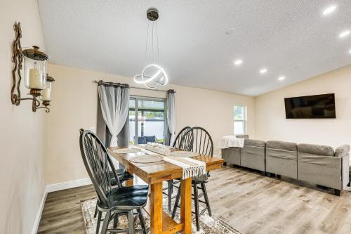 16 Mi to Downtown Tampa Home with Hot Tub! in Brandon, USA