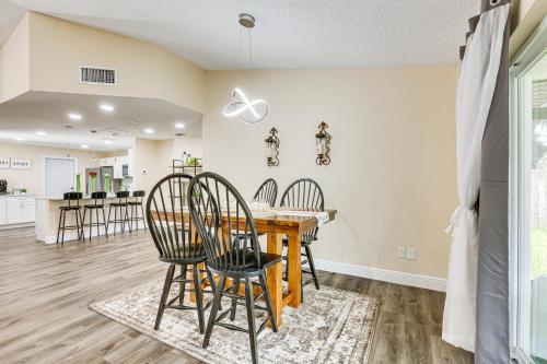 16 Mi to Downtown Tampa Home with Hot Tub! in Brandon, USA