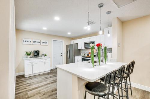 16 Mi to Downtown Tampa Home with Hot Tub! in Brandon, USA