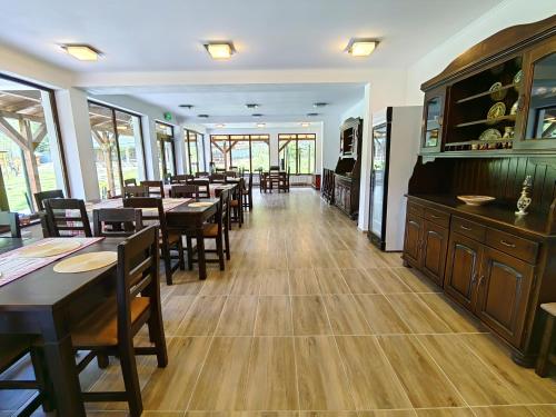 Restoran, Pensiunea Pastravaria Vistisoara in Vistisoara