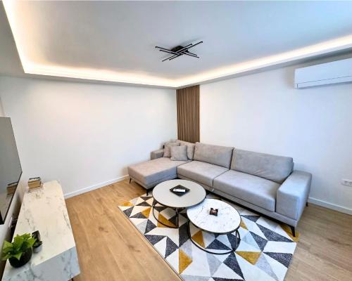 Apartment Nest with private garage
