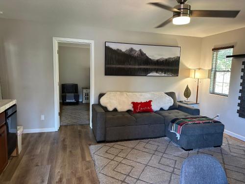 YoBee! Park Reservation Included! Heart of Yosemite - Homey Studios and Breakfast YoBee! Park Reservation Included! Heart of Yosemite - Homey Studios and Breakfast