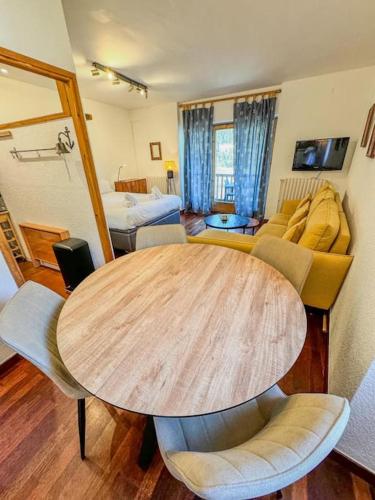 Barthe Holidays I Acogedor estudio en El Tarter 4PAX I Rústico, Vistas al valle, Parking I Esquirol (Barthe Holidays I Acogedor estudio en El Tarter 4PAX I Rustico, Vistas al valle, Parking I Esquirol) in El Tarter