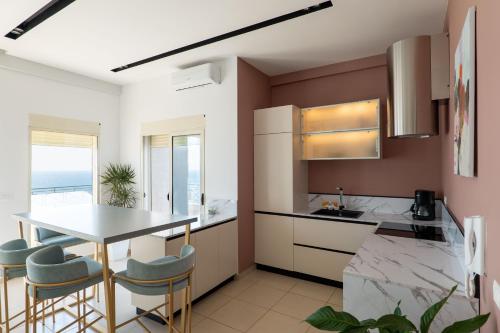 Apartment with Sea View image 10