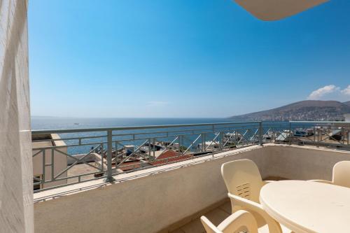 Apartment with Sea View image 1