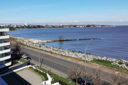Mono ambiente frente al río, con amenities