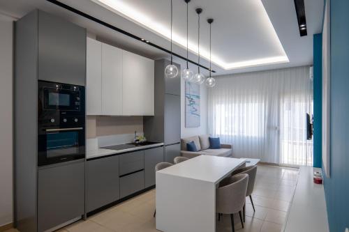 Domi Luxury beach view apartments in Saranda - image 5