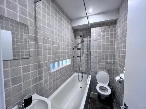 Luxury 2-bedroom Flat in Camden, London (photo 10)