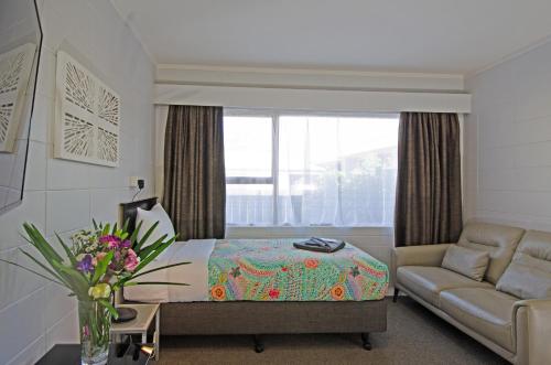 1 queen bed, 1 twin bed