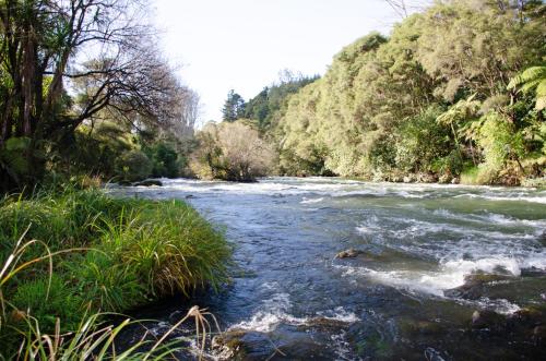 Tarawera River Lodge Motel - Tap to explore photos