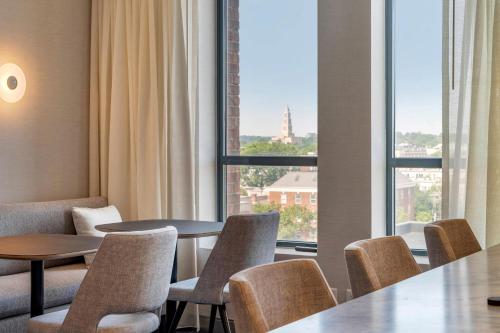 Sheraton Suites Old Town Alexandria - image 16