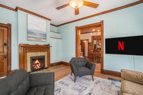 Spacious Getaway Premier 1BDR Suite 1 ➠ 200 in Grand Haven, USA