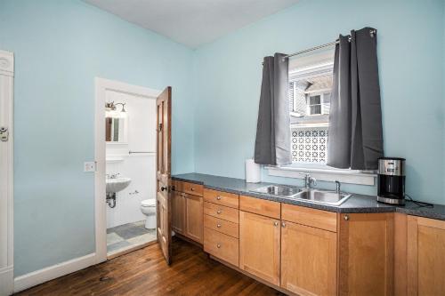 Spacious Getaway Premier 1BDR Suite 2 ➠ 200 in Grand Haven, USA