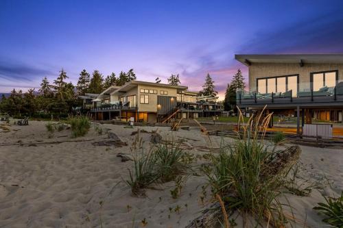 Beachfront Luxury Suite #15 at THE BEACH HOUSE in Campbell River (BC)