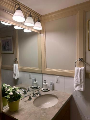 Adorable Private Stay with Garden View in Richmond in Richmond, Canada