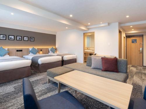 3 twin beds, 3 sofa beds