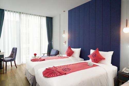 Deluxe Twin with Window