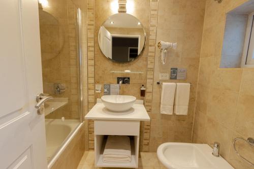 room detail thumbnail 2