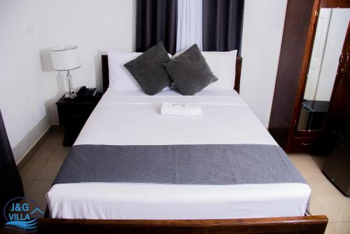 1 queen bed