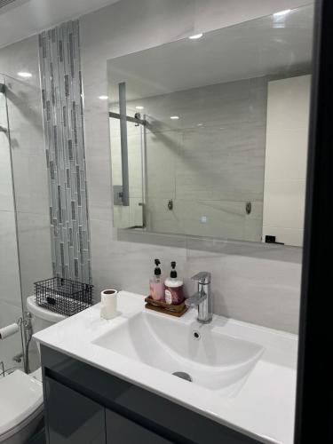 Charming 3-Bedroom Townhouse for Rent in Fountainbleau, Miami in Tamiami, USA