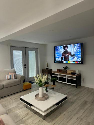 Charming 3-Bedroom Townhouse for Rent in Fountainbleau, Miami in Tamiami, USA