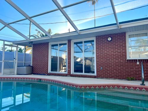 Cozy Spot, 5 Min Away from Beach in Indian Rocks Beach