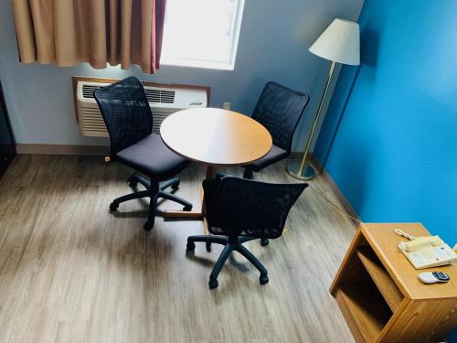 Super Star Inn & Suite Lincoln Crete - image 4