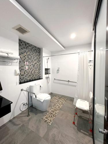 room detail thumbnail 2