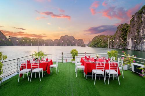Surrounding environment, Emerald Lan Ha Cruise in Cat Hai Island