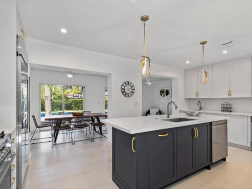 Amazing Family Home in Hollywood FL Amazing Family Home in Hollywood FL