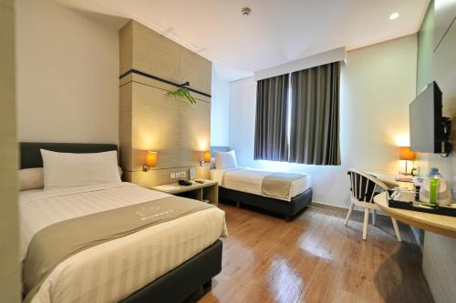 Superior Twin Room image 8